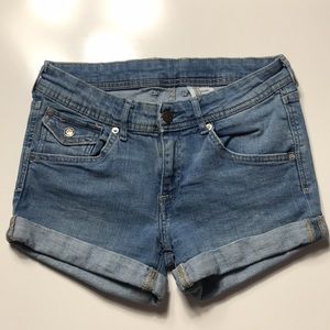 H&M jean shorts, low waist, back pockets, cuffed size 6